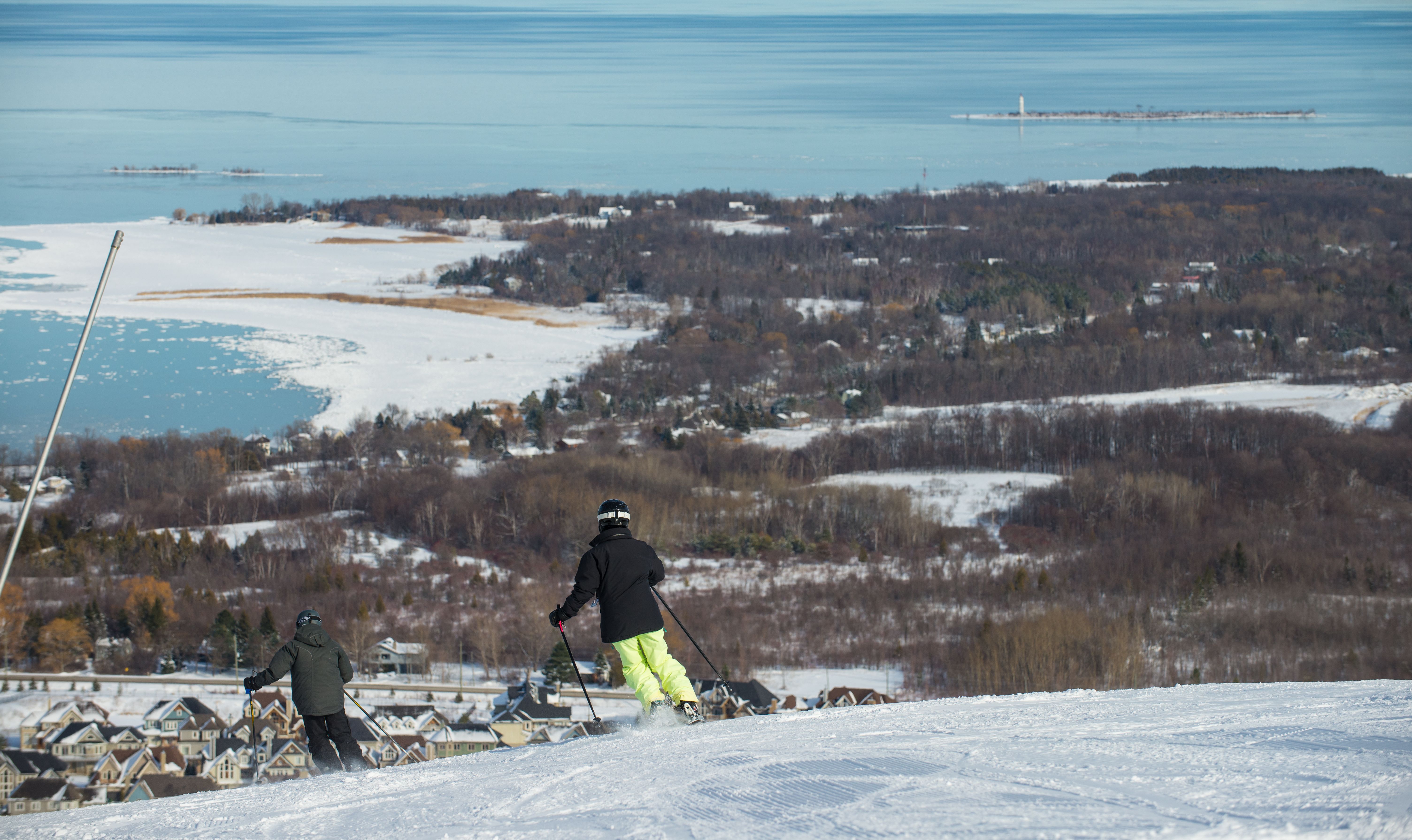 Downhill Skiing Blue Mountain