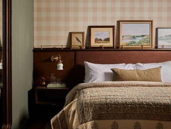 A bedroom at June motel